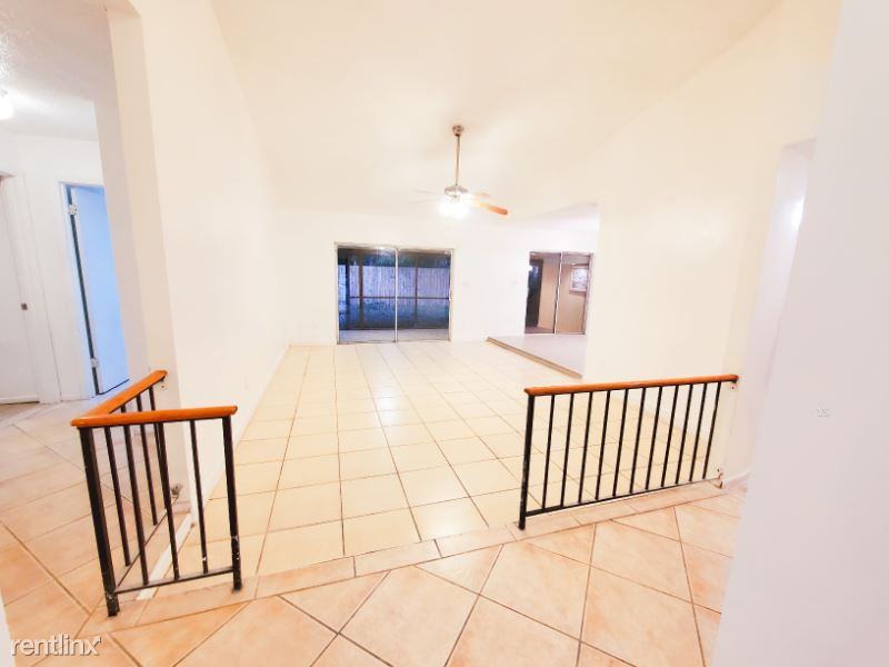 3215 Netherwood Dr - Photo 3 of 11