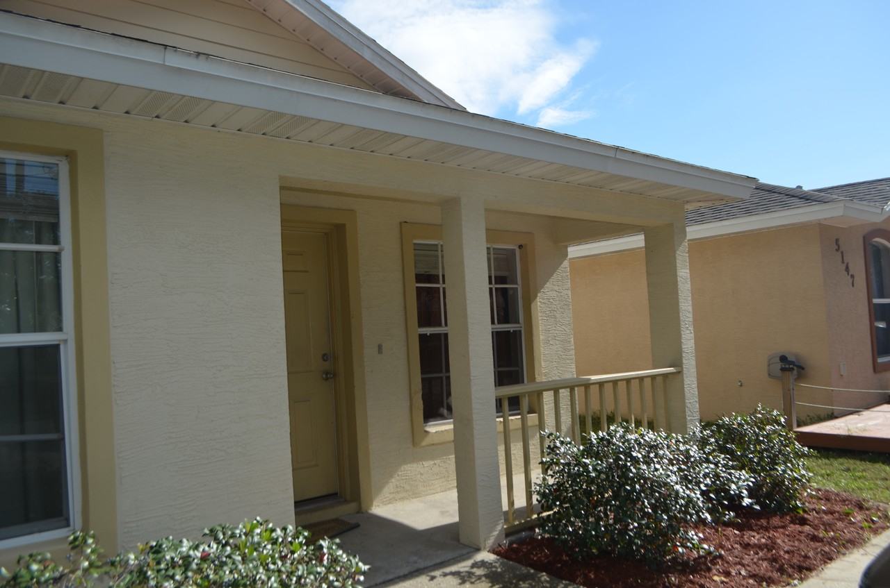 5145 Isabelle Ave - Photo 2 of 4