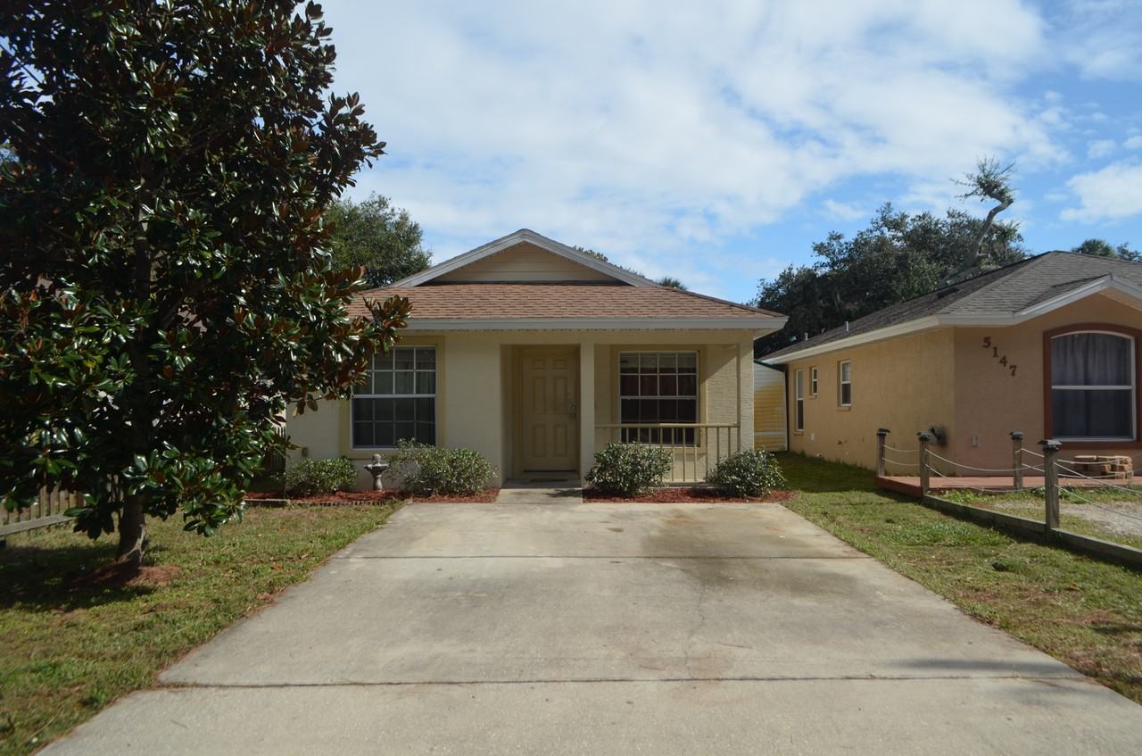 5145 Isabelle Ave - Photo 3 of 4