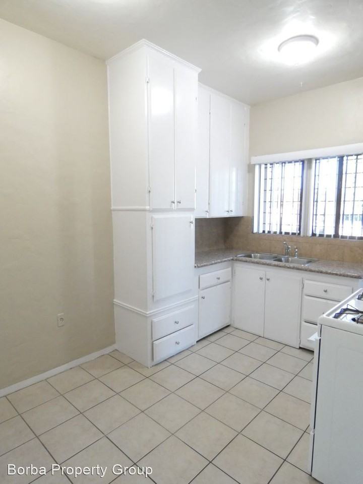211 W 21st Street - Photo 3 of 24