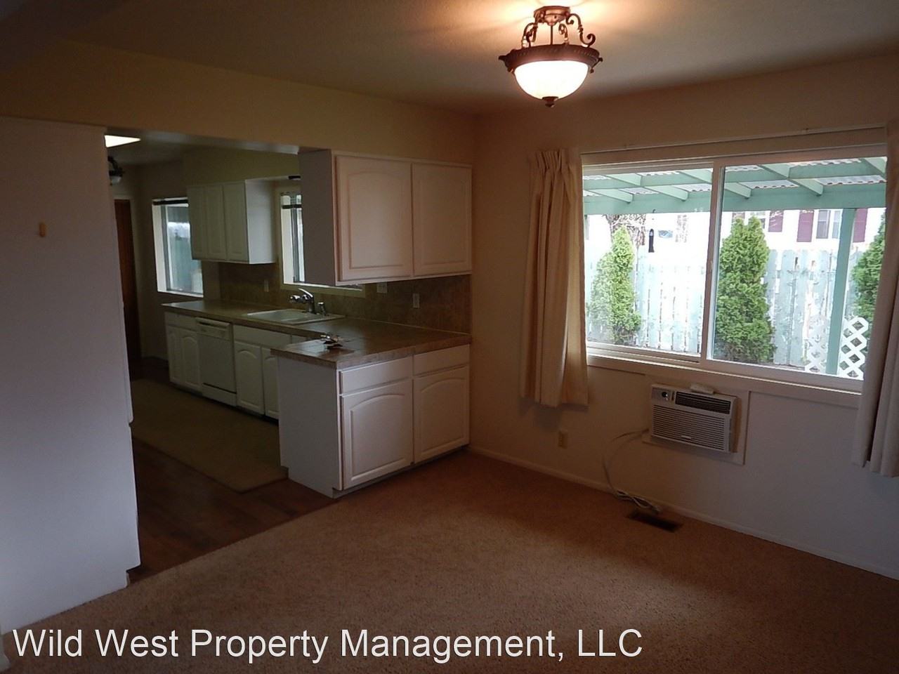 130 Se Court St - Photo 3 of 16