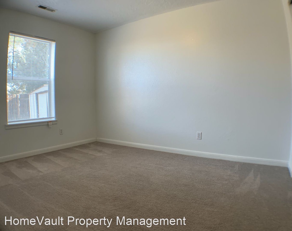 334 N Kittell Loop - Photo 2 of 7