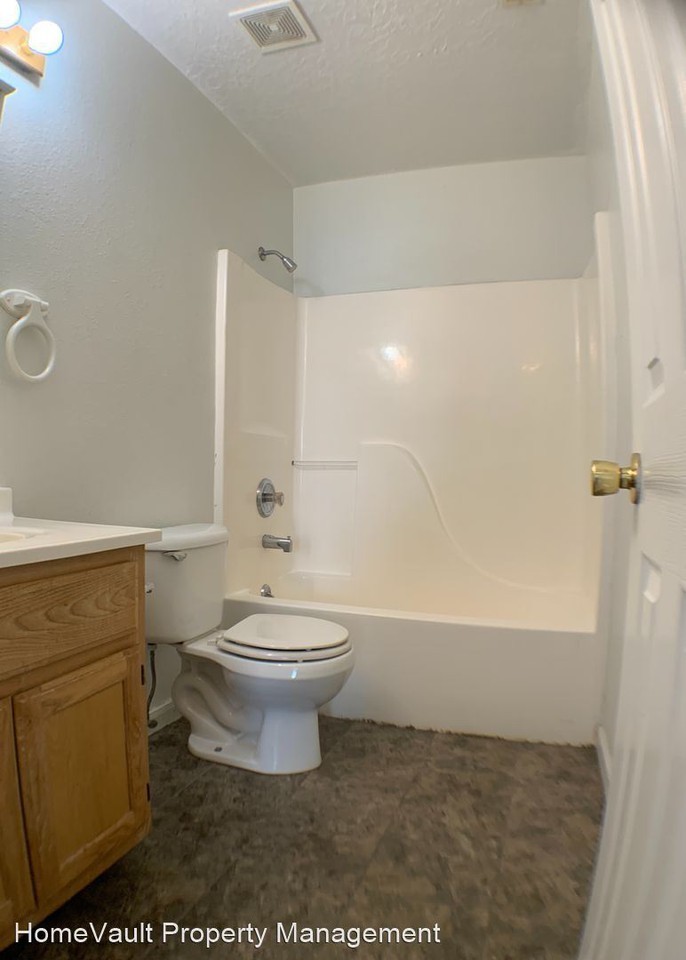 334 N Kittell Loop - Photo 3 of 7