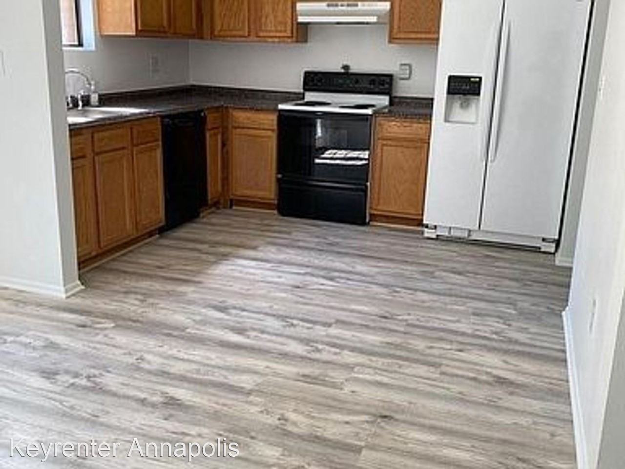 1018 Commanders Way N - Photo 3 of 17