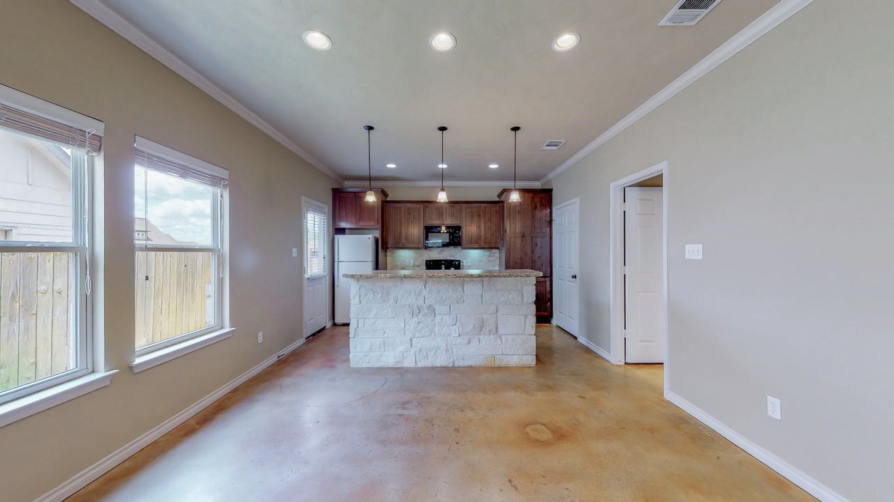 3418 Cullen Trl - Photo 4 of 35