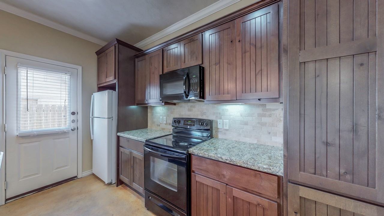 3418 Cullen Trl - Photo 7 of 35