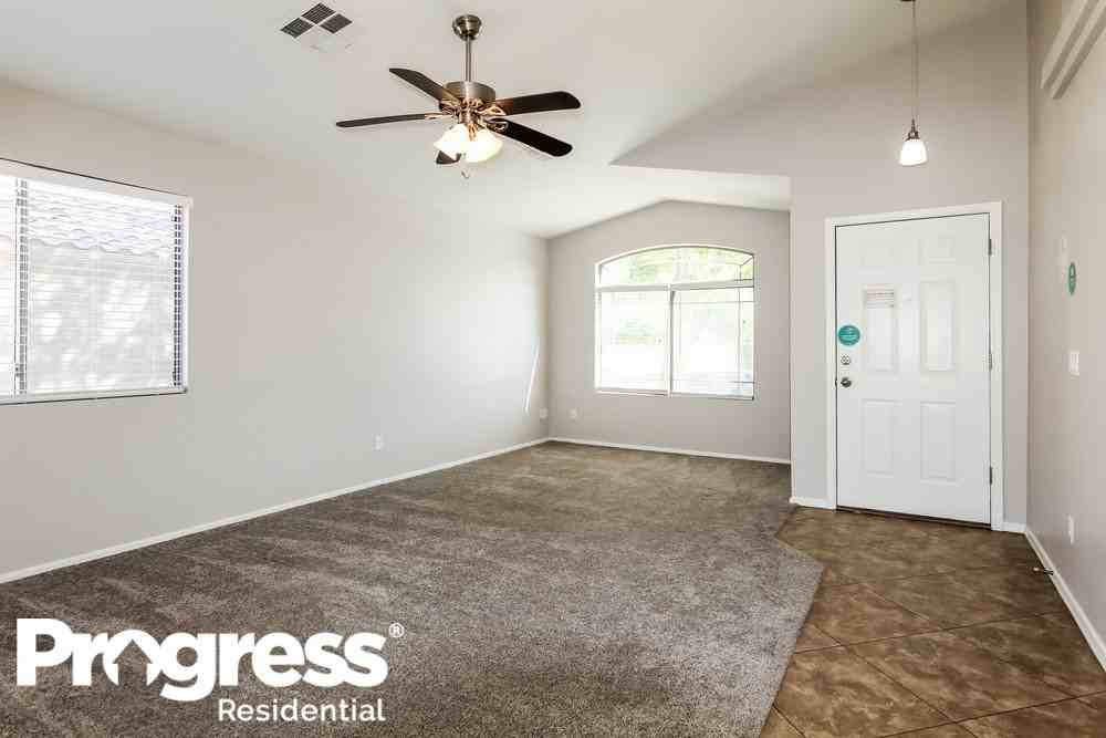 10626 W Zak Rd - Photo 3 of 21