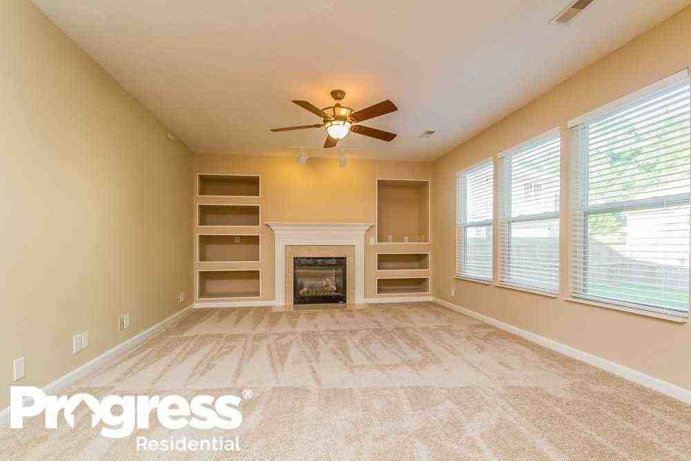 2132 Blake Dr - Photo 2 of 15