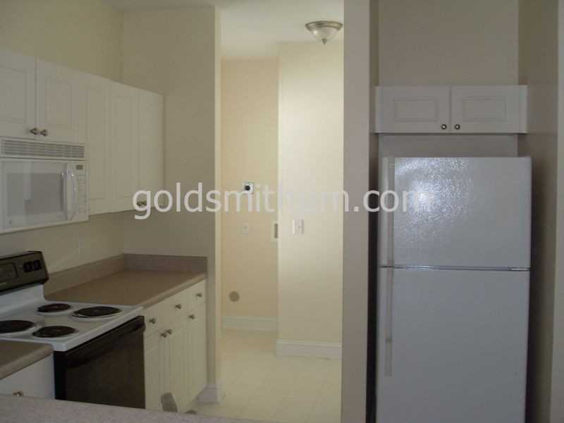 16 Oakhurst Ave Apt B - Photo 3 of 8