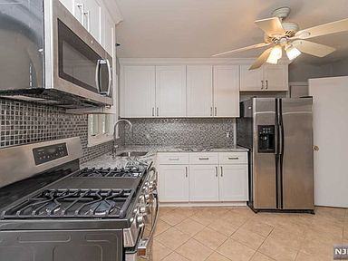 990 Washington Avenue - Photo 2 of 7