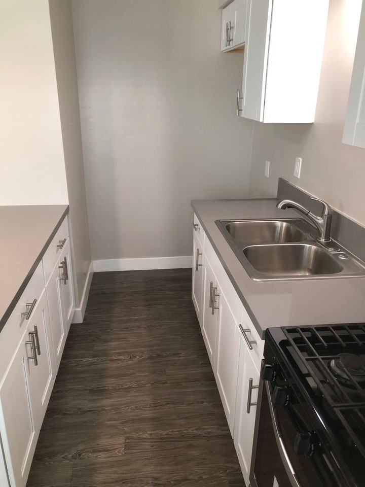 LA PLAYA APARTMENTS - Photo 2 of 9