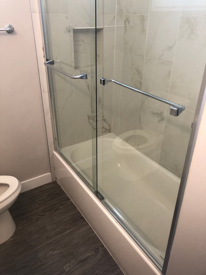 LA PLAYA APARTMENTS - Photo 7 of 9
