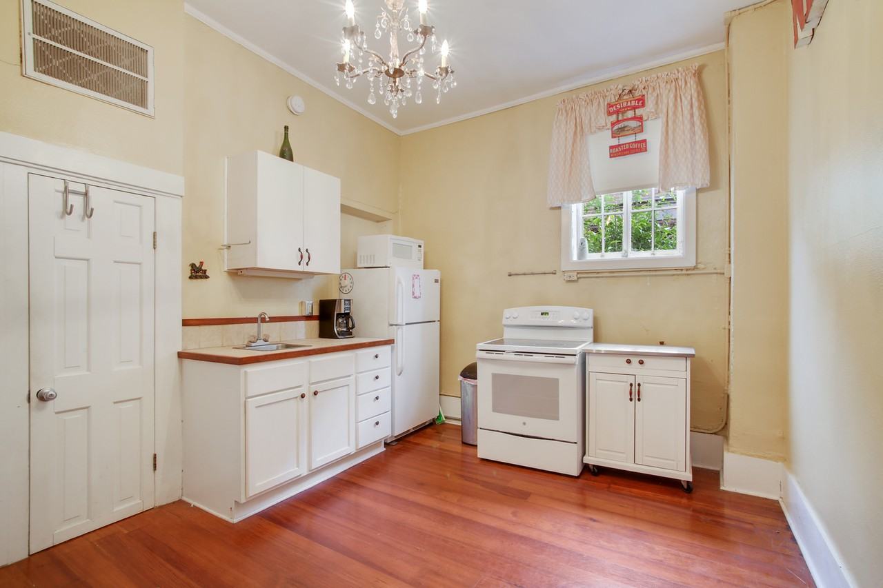 1418 Chartres Street #A1 - Photo 3 of 10