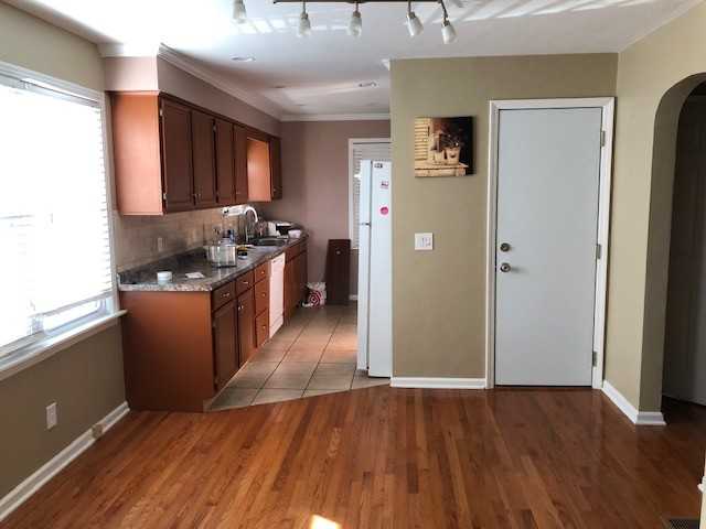 7825 Seward Avenue - Photo 3 of 20