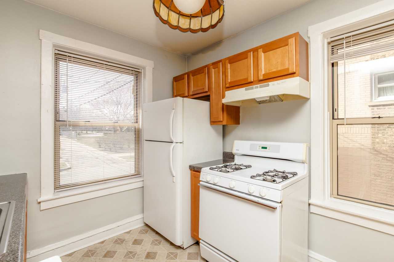 5941-5945 N Greenview - Photo 3 of 9