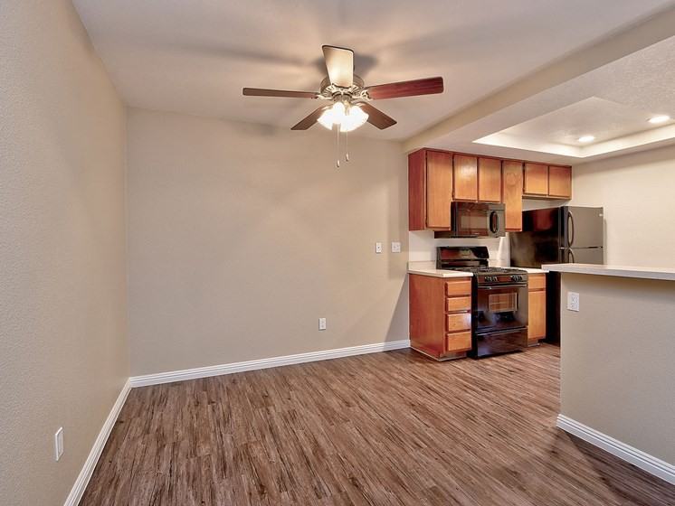 WINDWOOD - Photo 4 of 20