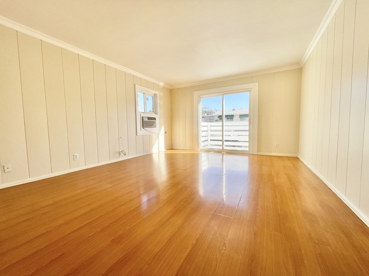 14721 Sylvan St #5 - Photo 2 of 7