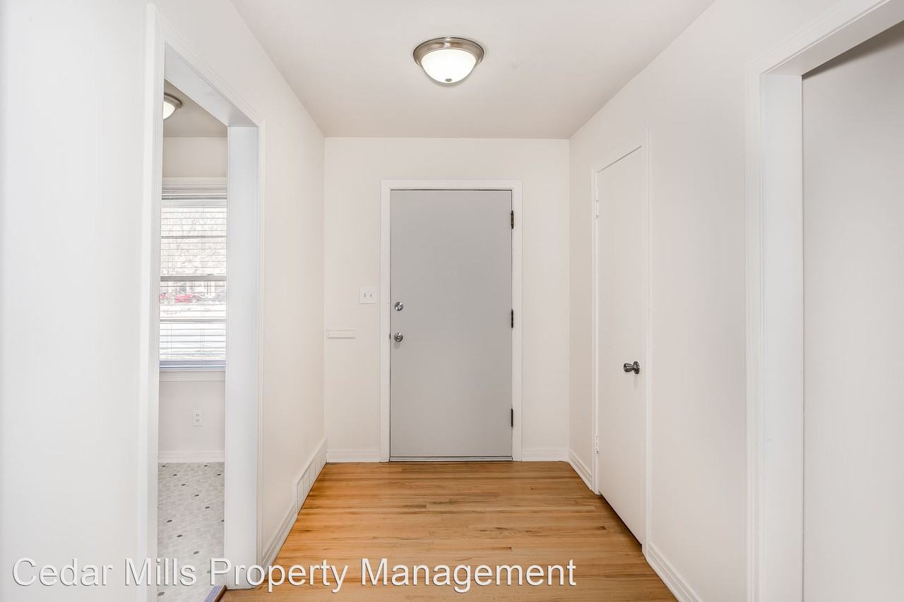 305 S Bleckley Dr - Photo 2 of 12