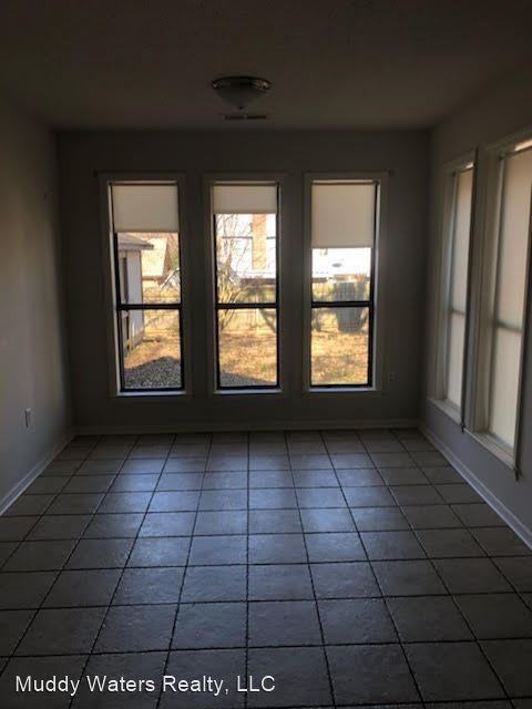 494 Windridge Pt - Photo 2 of 10