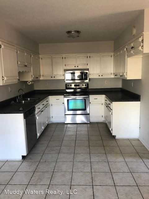 494 Windridge Pt - Photo 3 of 10
