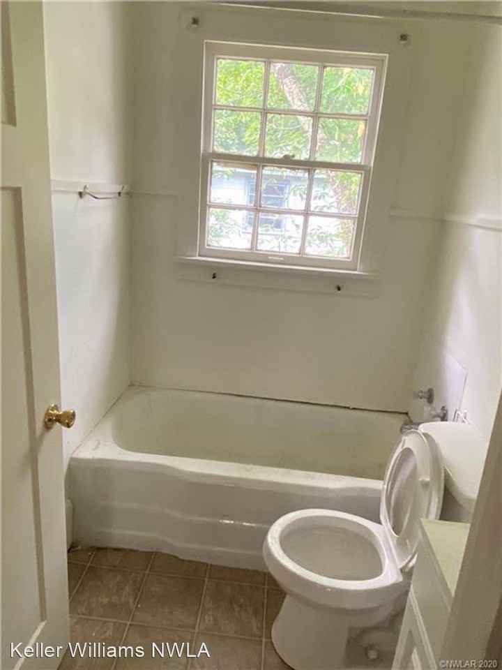 2019 Weinstock St - Photo 3 of 4
