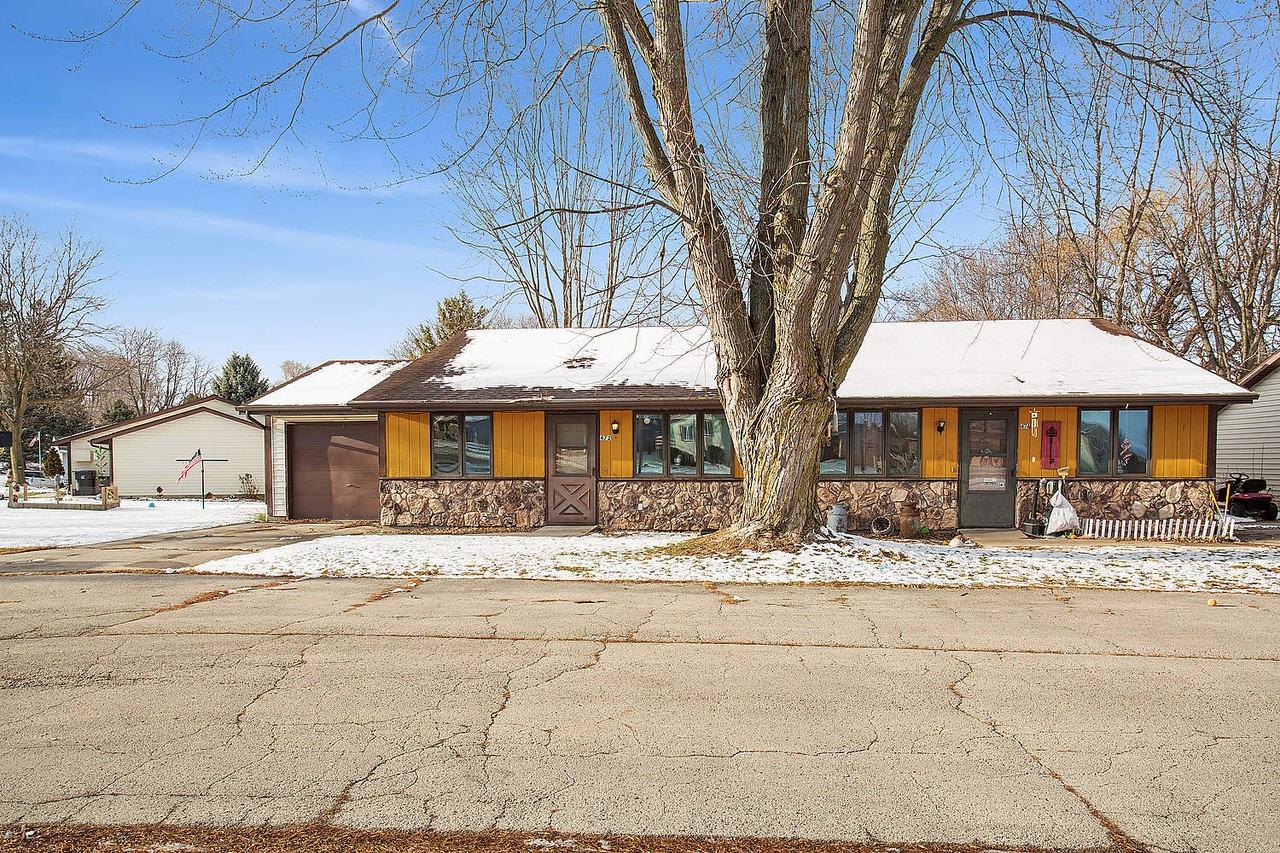 472 Cedar St - Photo 2 of 12