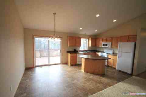 3522 Maple Dr S - Photo 3 of 14