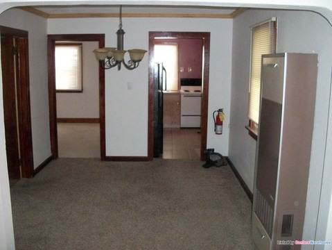218 7th St NE - Photo 3 of 9