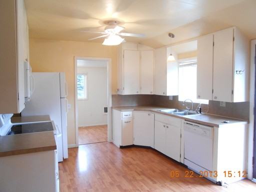 175 NE Denton St - Photo 2 of 10