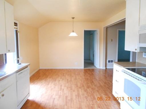 175 NE Denton St - Photo 3 of 10