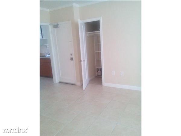 631 SW 11th St - Photo 3 of 7