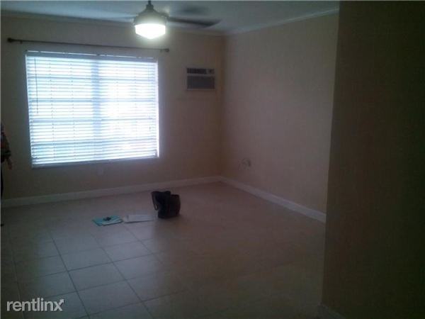 631 SW 11th St - Photo 2 of 7