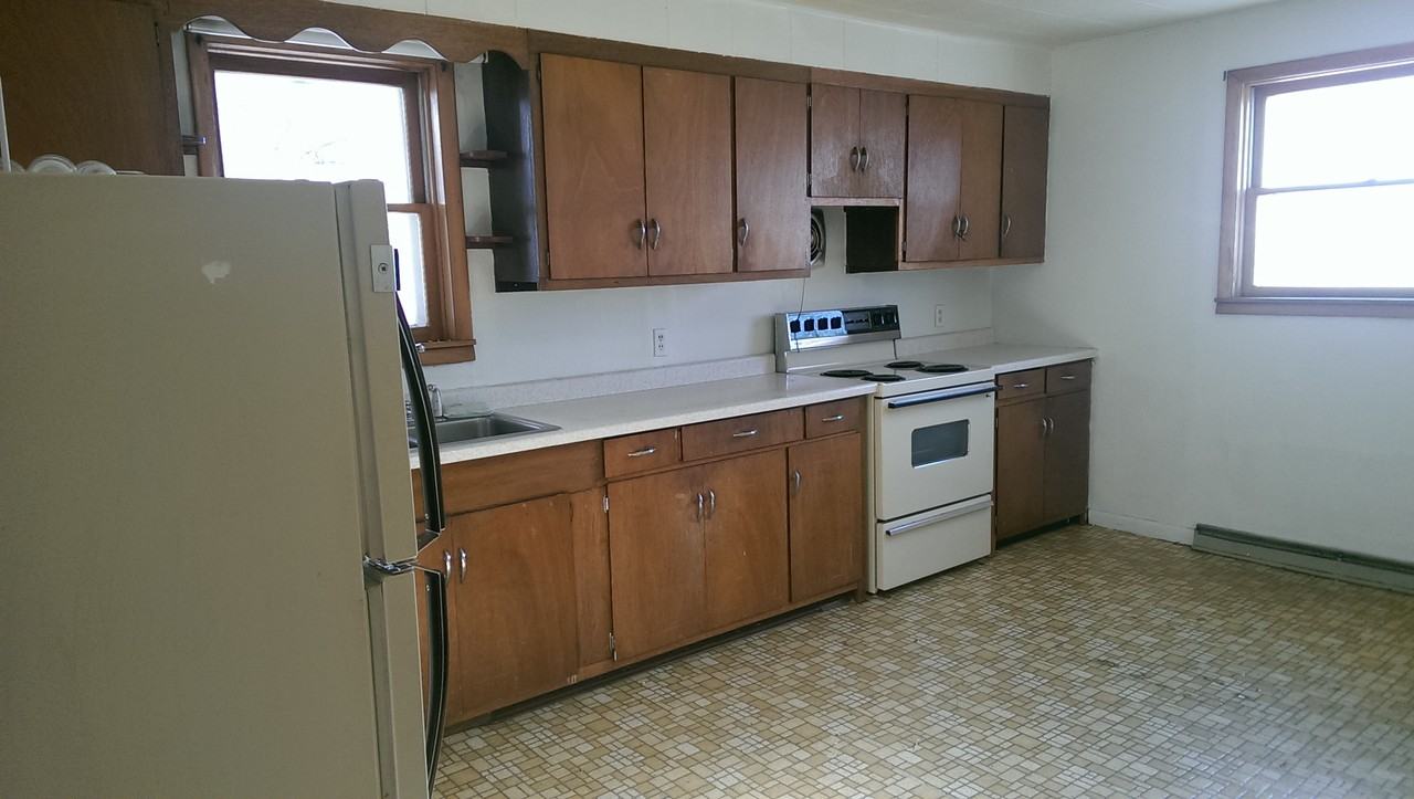 126 E 16th St - Photo 3 of 7