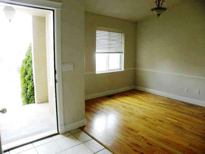 276 375 W - Photo 3 of 20