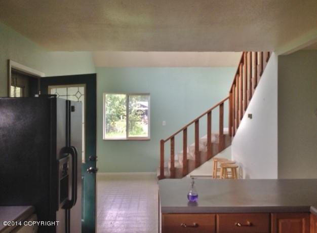 325 N Popes Rd - Photo 3 of 10