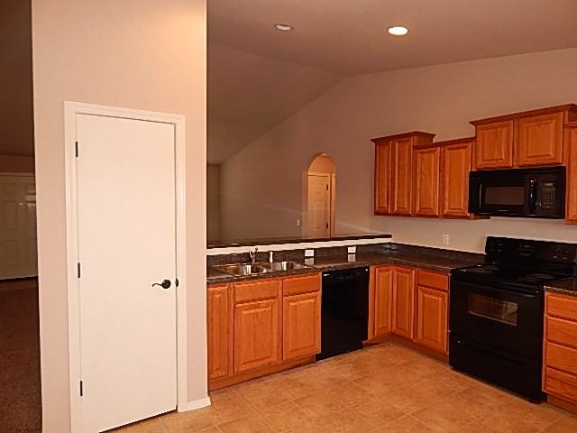 2557 S Main St - Photo 2 of 16