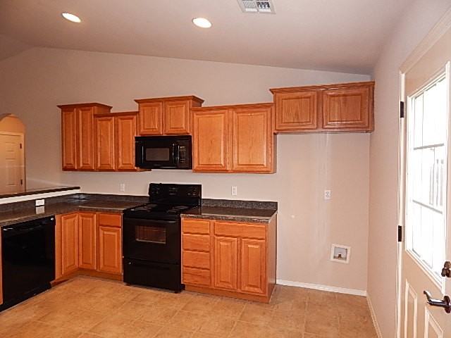 2557 S Main St - Photo 3 of 16