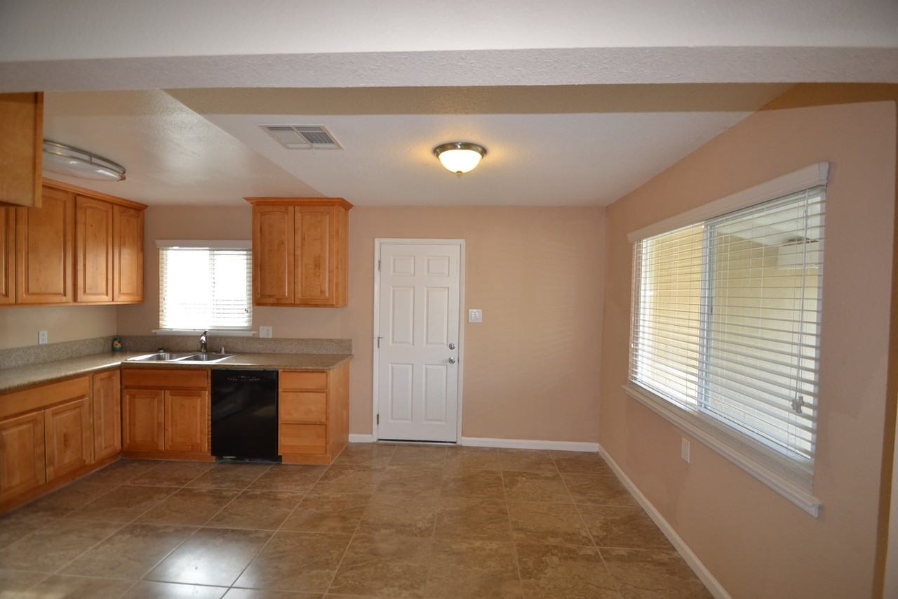 3194 Normington Dr - Photo 3 of 8