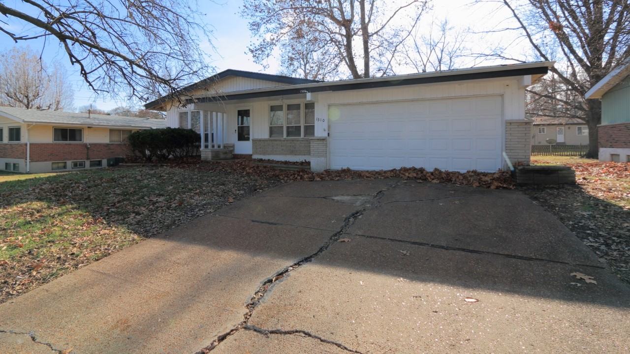 1310 Bayonne Dr - Photo 2 of 20