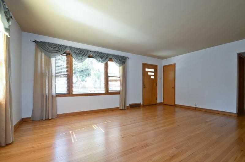 5726 N Argyle Ave - Photo 2 of 10