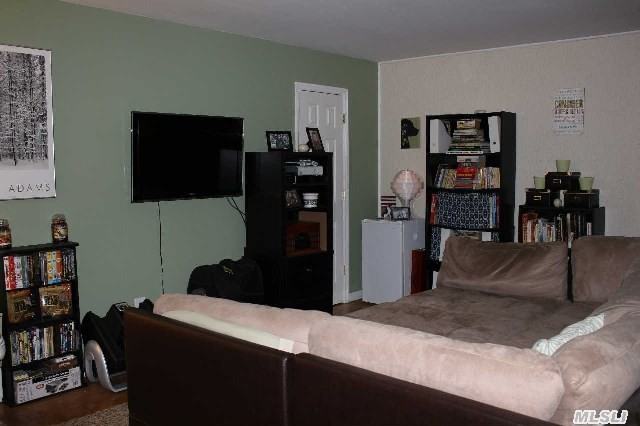 1102 Towne House Vlg - Photo 3 of 10