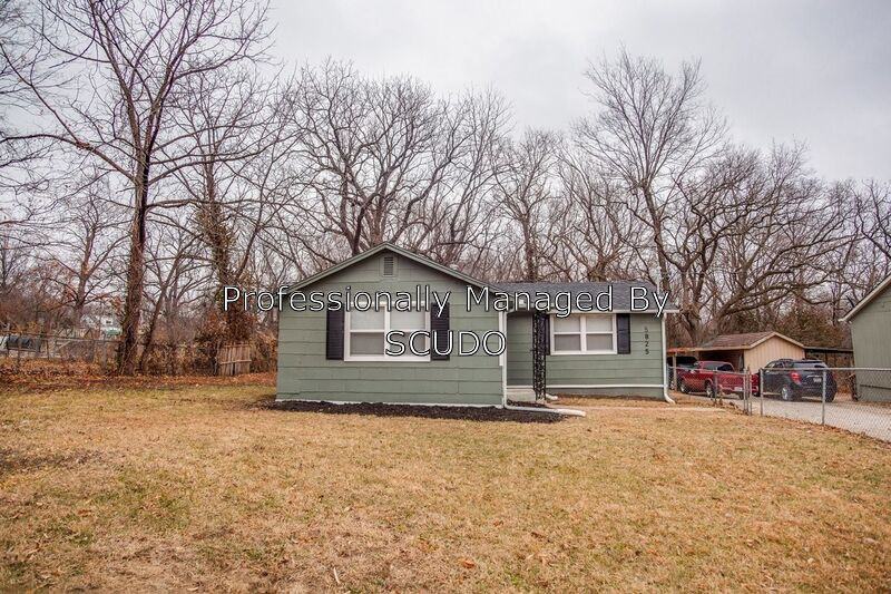 5825 Manchester Ave - Photo 3 of 13