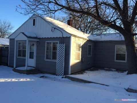 212 10th Ave N - Photo 3 of 15