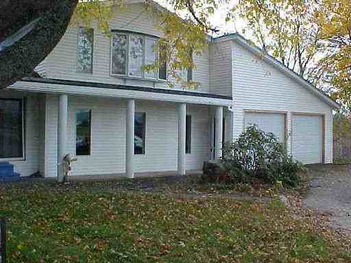 960 W River Rd - Photo 3 of 12