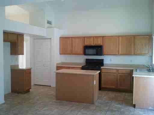 3689 E Bruce Ave - Photo 3 of 9