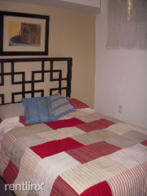 924 Clinton St - Photo 2 of 4