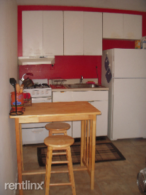 924 Clinton St - Photo 3 of 4