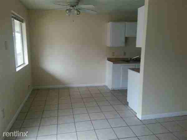 Corner Park Apartment - Photo 2 of 7