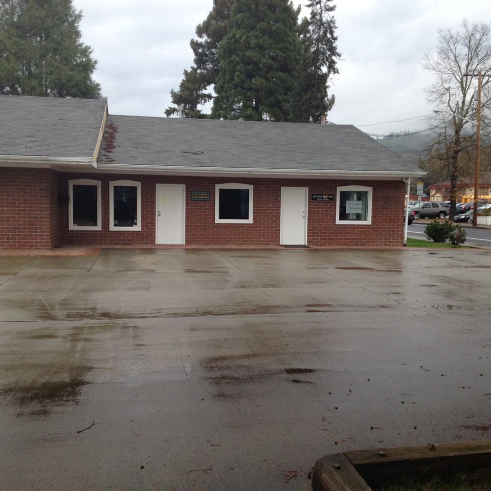 211 Pine Street - Photo 2 of 12