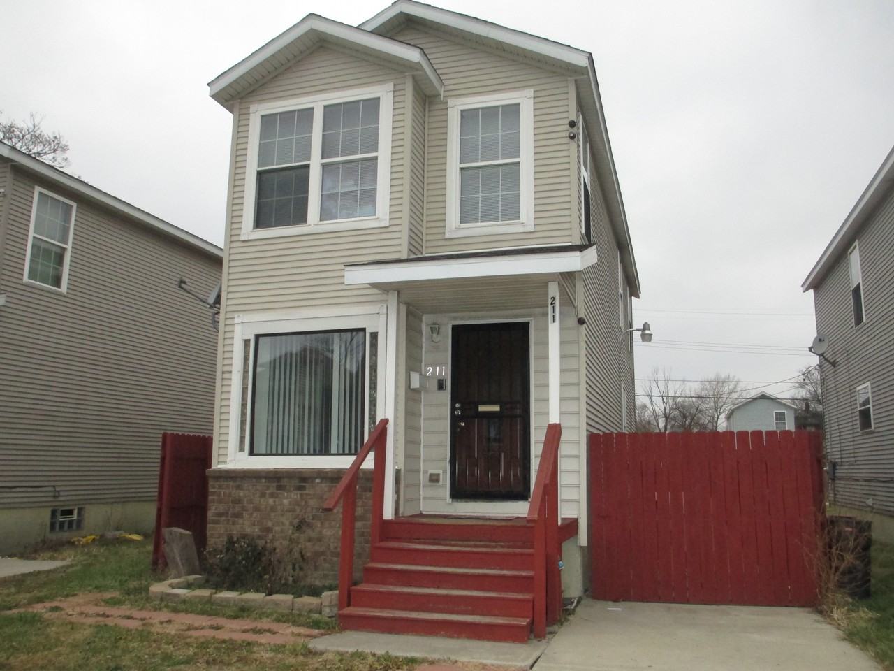 211 Ferris St - Photo 2 of 26